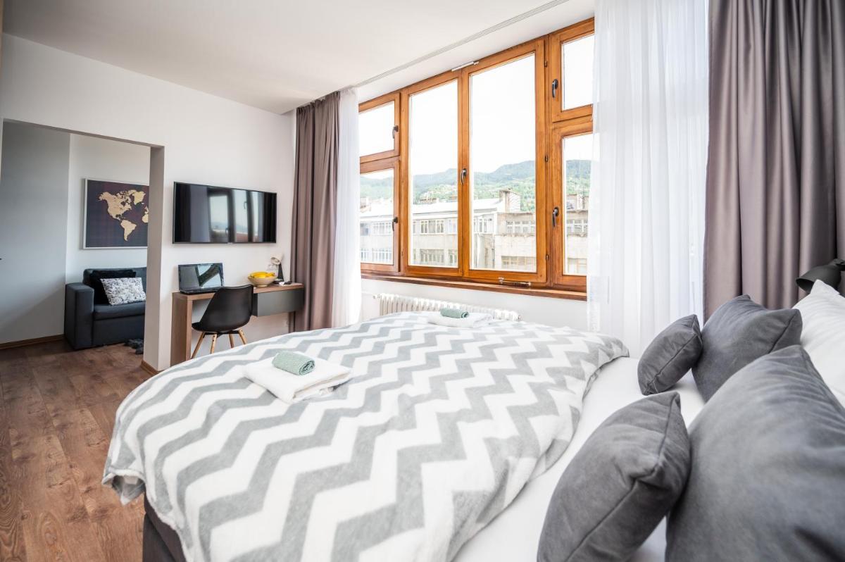 Modern and Bright Apartments - Main Street - Housity