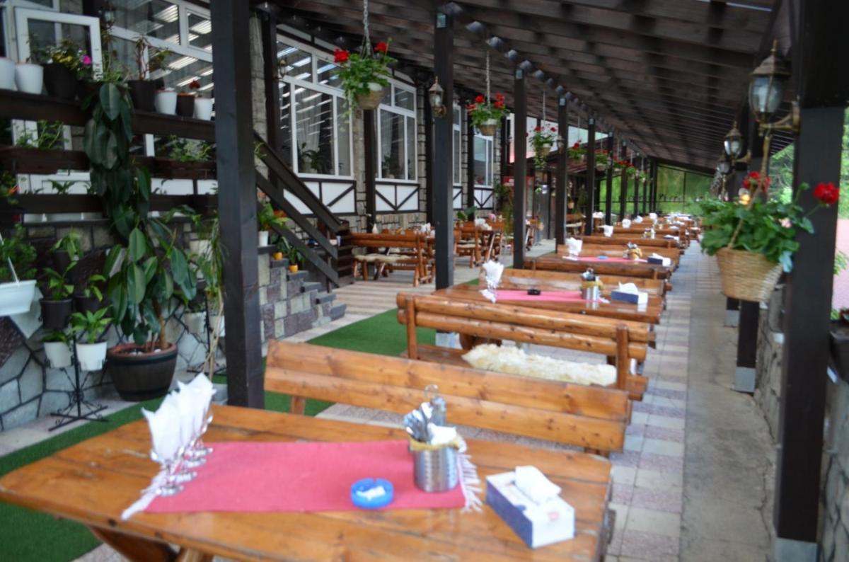 Hanul Izvorul Rece Sinaia - Housity