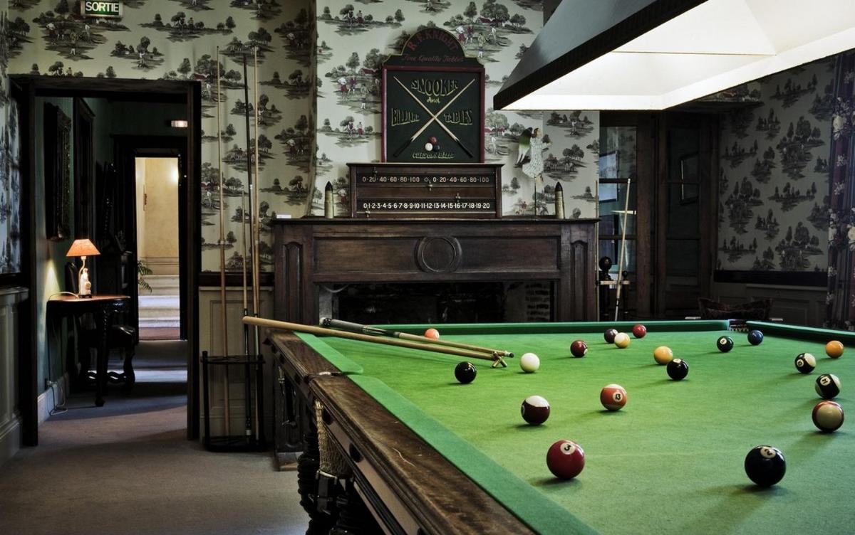 Billard dans l'établissement Château des Vigiers