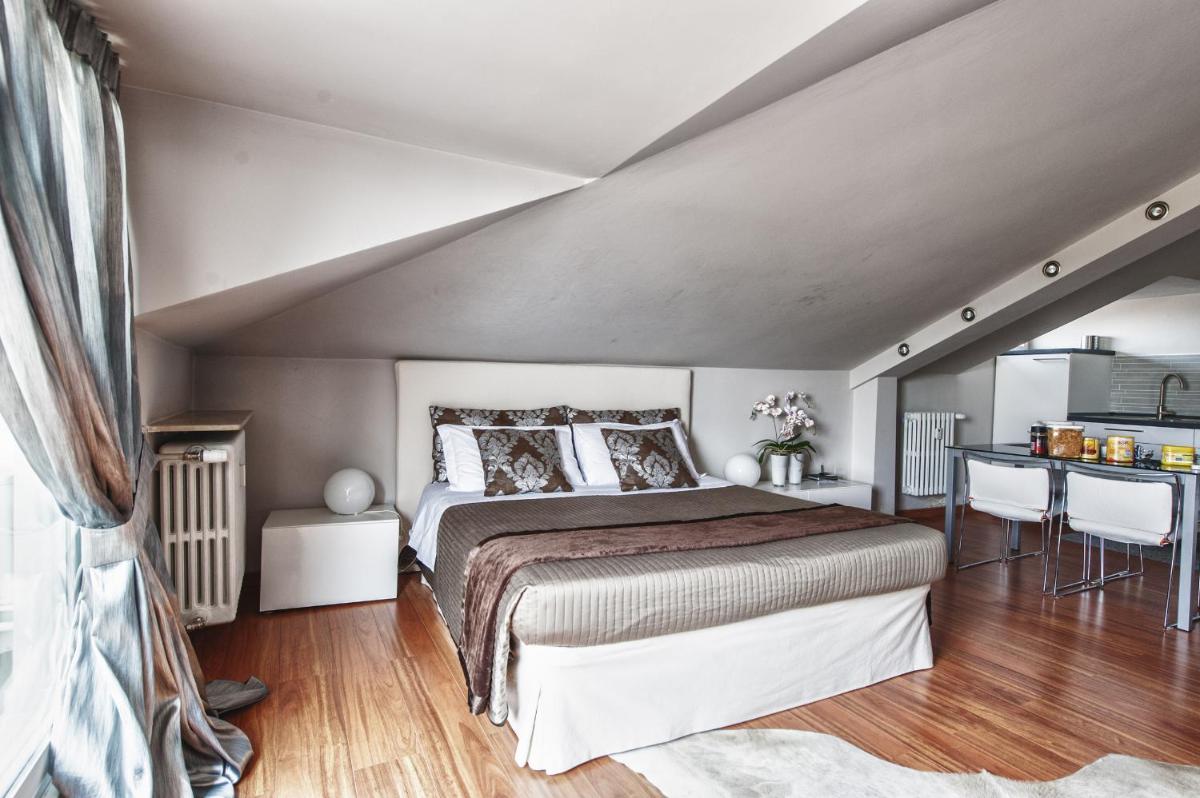 Cute & Cozy Terrace - Housity