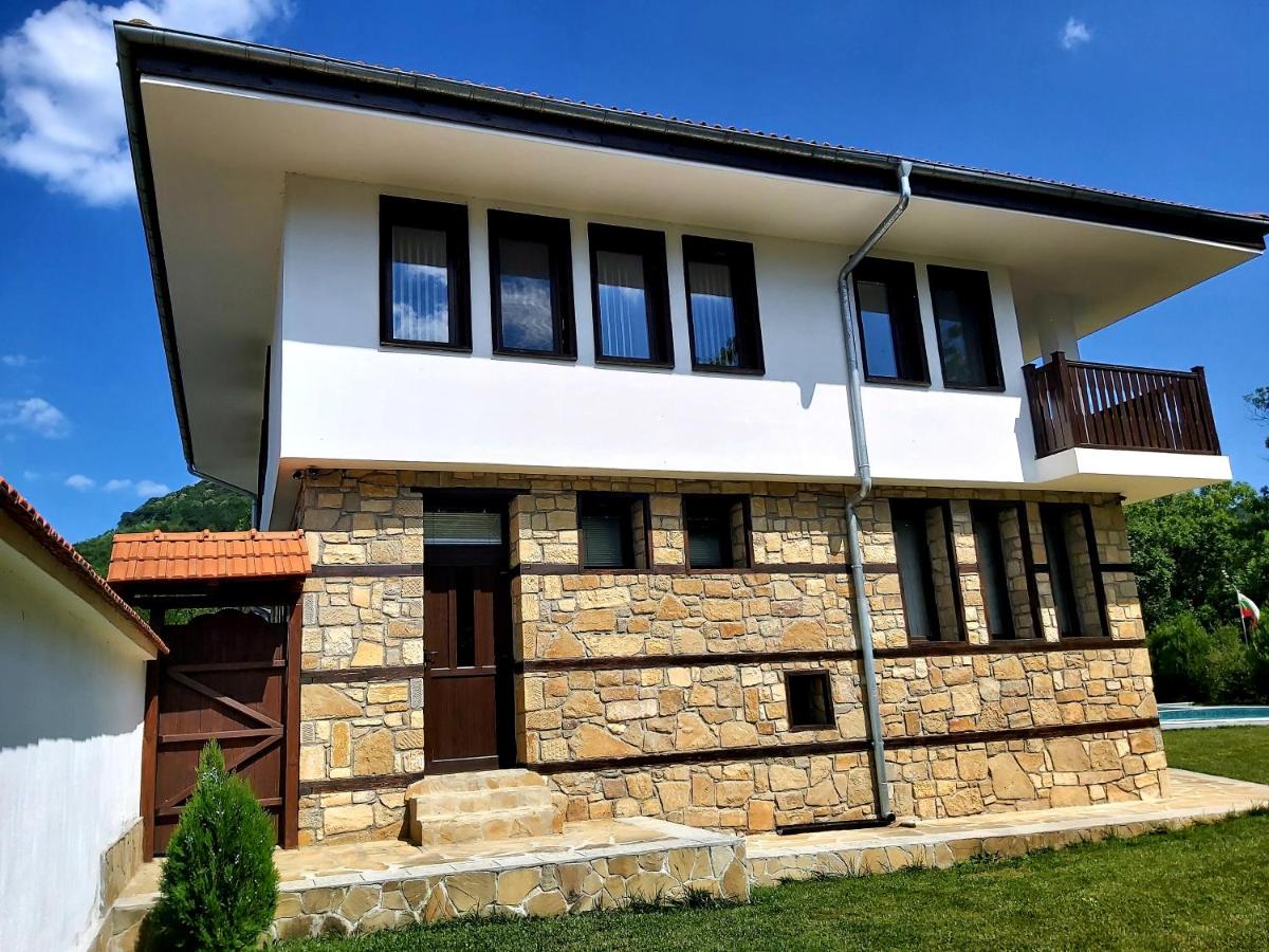 Hotel Aleksandrina - Housity