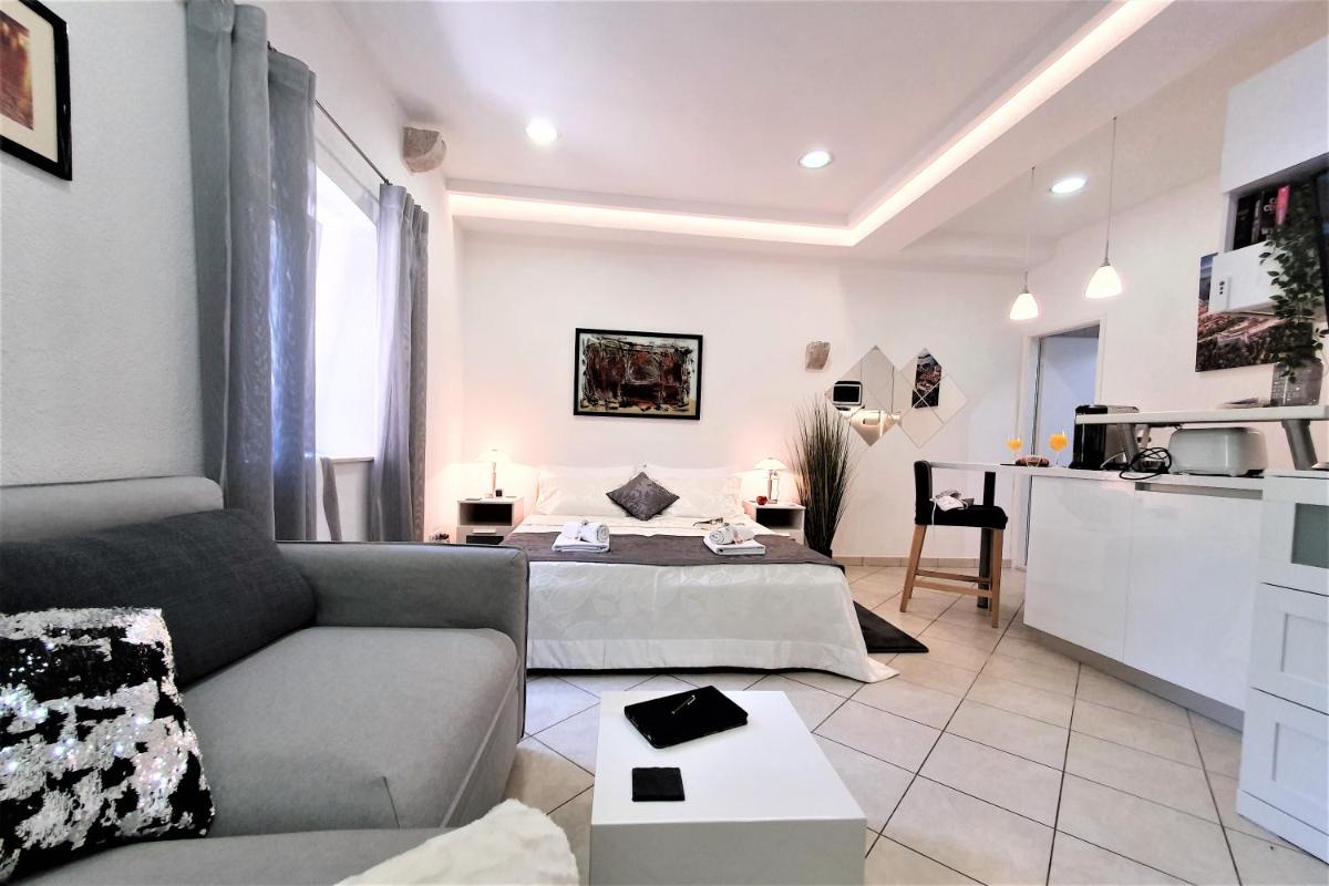 Suitetrails - LUXOR Hvar - Main Square Apartments