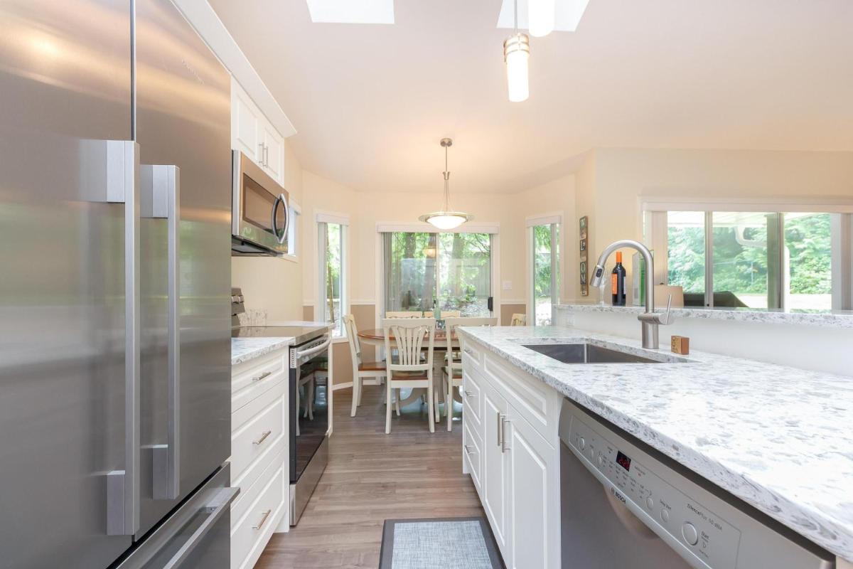 Parksville Beachside Breakaway - Housity