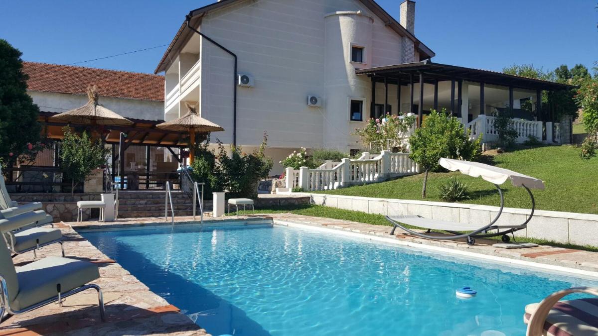 VILA PEKEČ - Housity