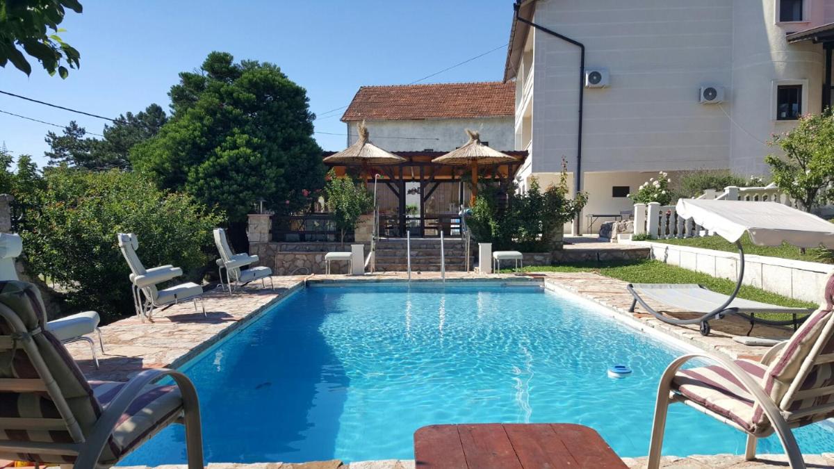 VILA PEKEČ - Housity