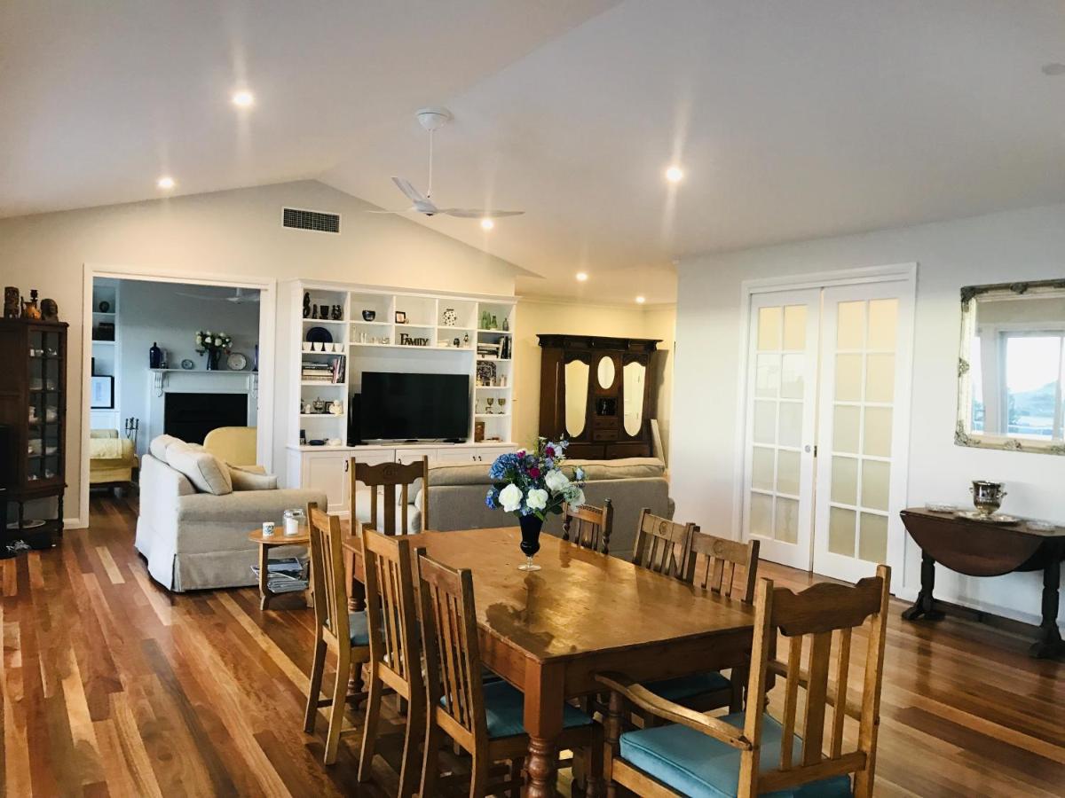 Suitetrails - Jetty Splendour Guest Bedroom with Bathroom en-suite B'nB