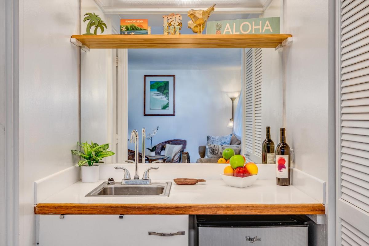 @ Marbella Lane - Breezy Studio@Diamond Head Beach Hotel - Housity