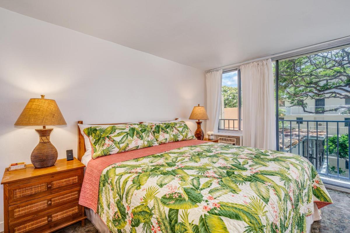 @ Marbella Lane - Breezy Studio@Diamond Head Beach Hotel - Housity