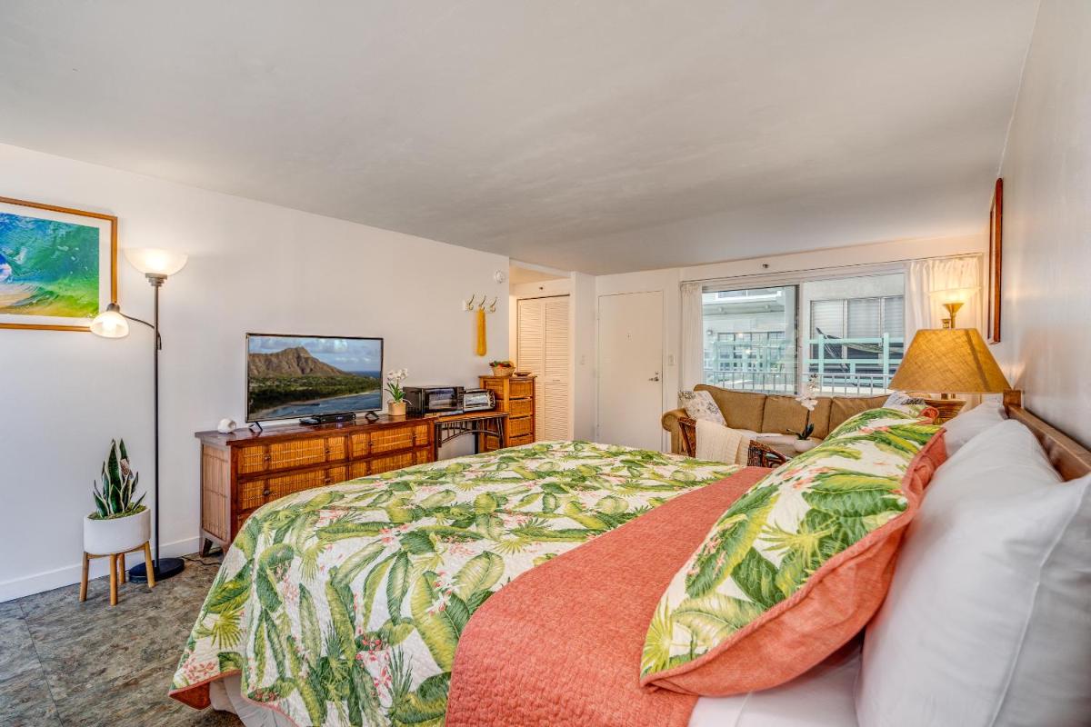 @ Marbella Lane - Breezy Studio@Diamond Head Beach Hotel - Housity