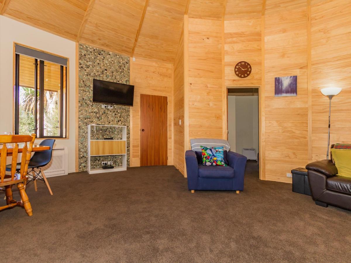 Suitetrails - The Snowglobe - Ohakune Modern Yurt Style Chalet