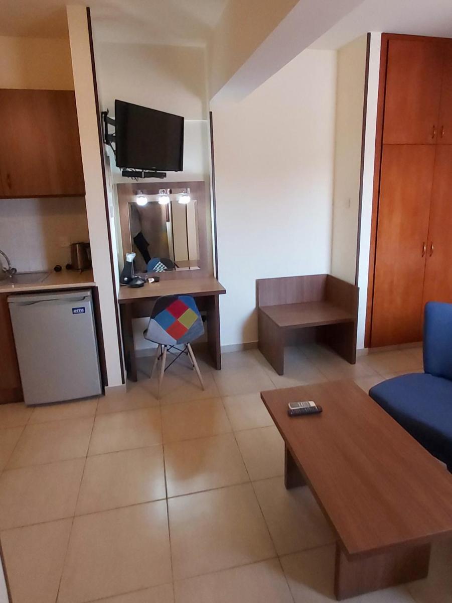Lakis Court - Hizvo