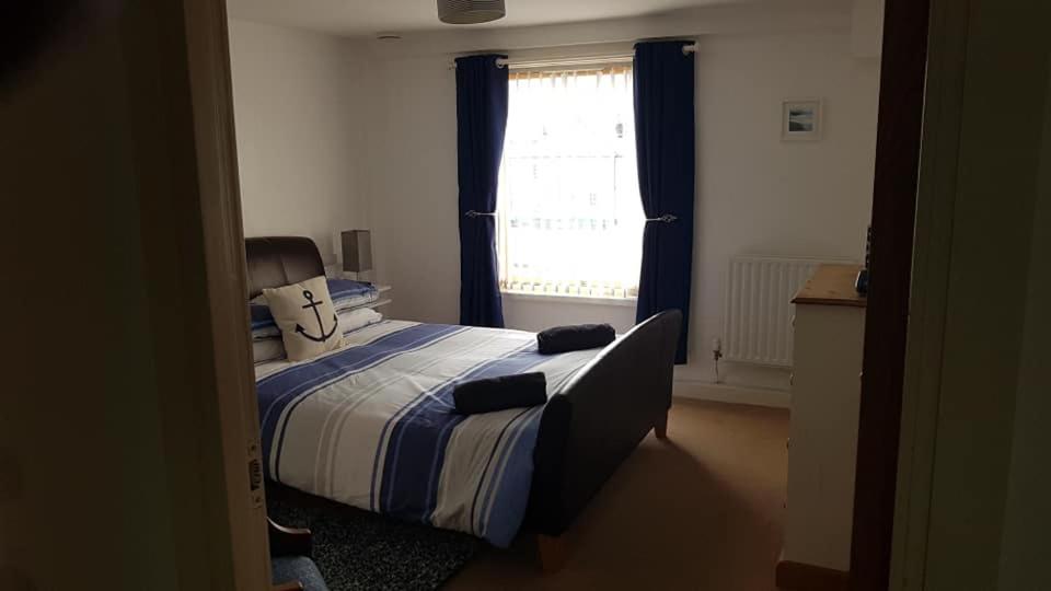 Ynys Lawd, Holyhead Marina - Housity