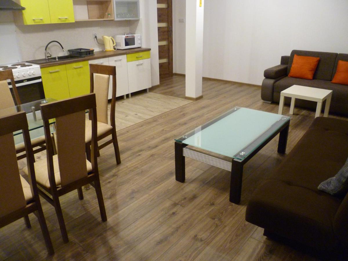 Klimatyczny Domek - Apartamenty & Noclegi - Housity