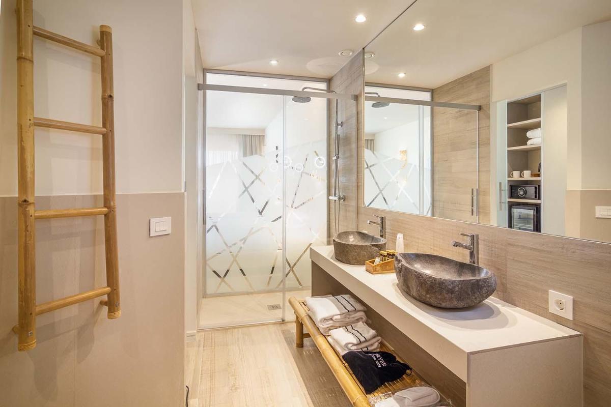 Un baño de Zahara Beach & Spa by QHotels - Adults Recommended