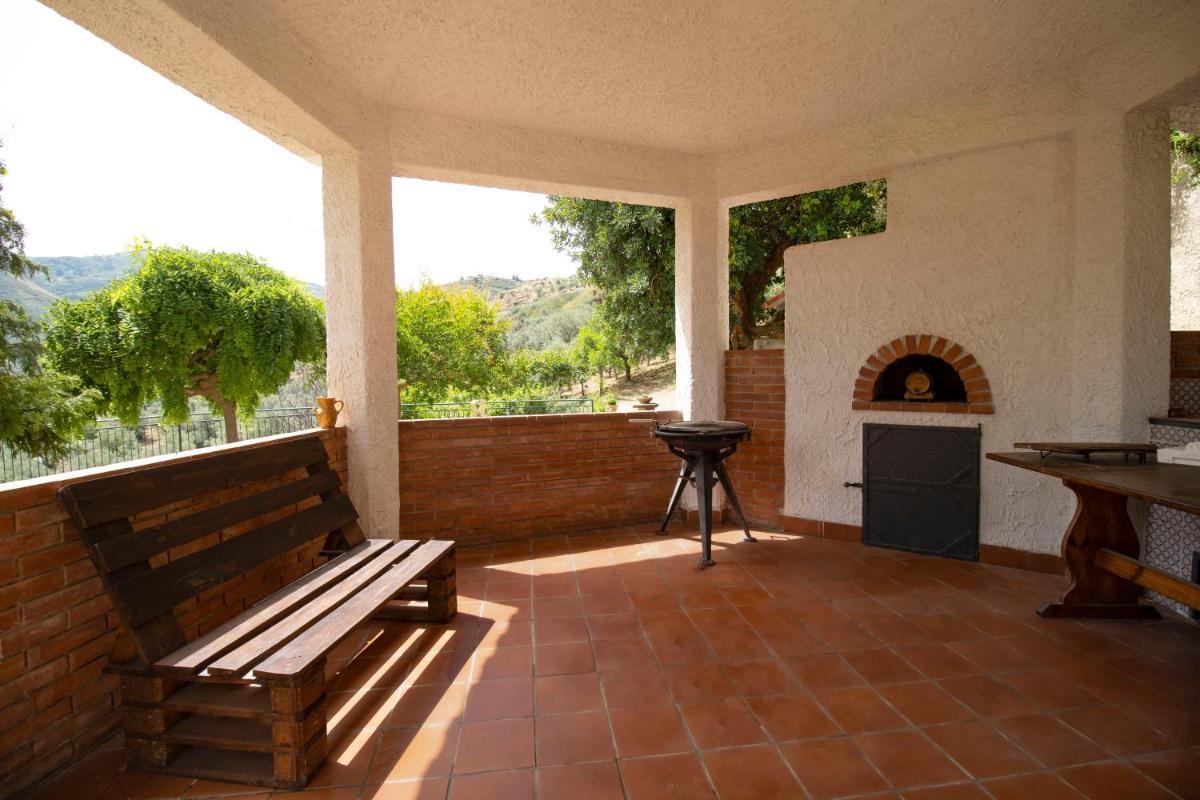 Villa privata con ingresso gratuito al beach club, Villa Mingari - Housity