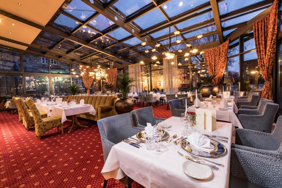 Ein Restaurant oder anderes Speiselokal in der Unterkunft Göbels Schlosshotel "Prinz von Hessen" Ein Restaurant oder anderes Speiselokal in der Unterkunft Göbels Schlosshotel "Prinz von Hessen"
