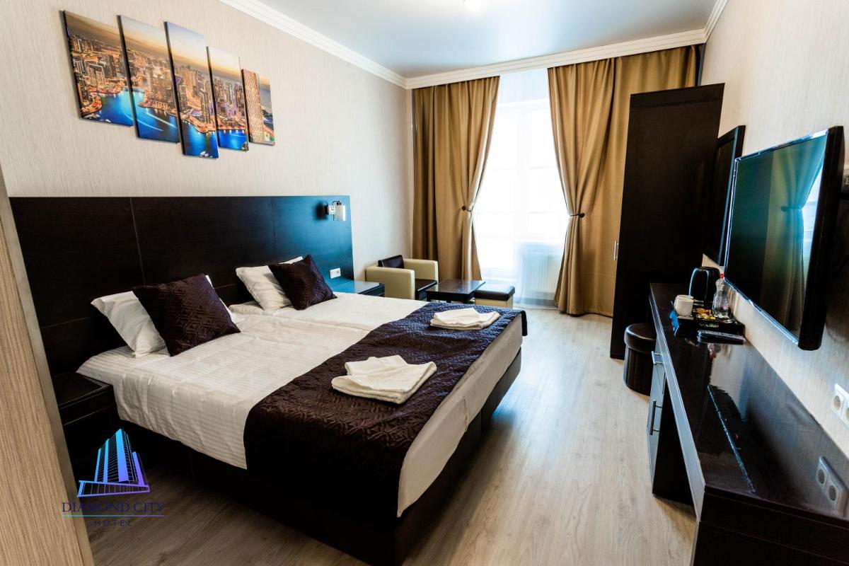 Hotel Diamond City - Housity