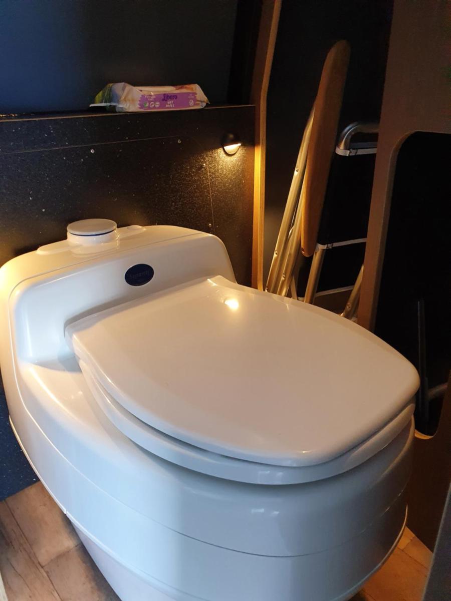 AuroraHut, Overwater Hut - Housity