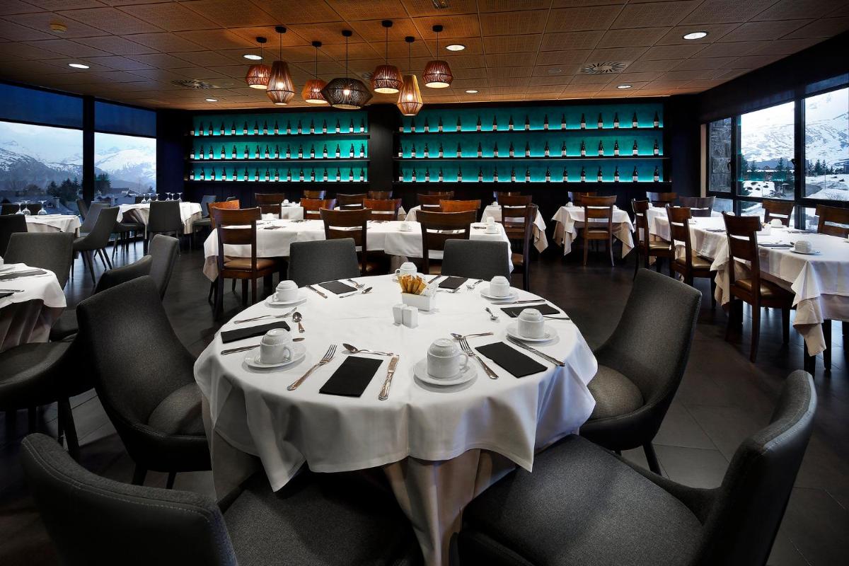 Un restaurante o sitio para comer en HG Alto Aragón