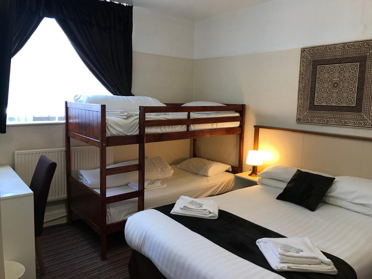 The Feathers Hotel - Housity