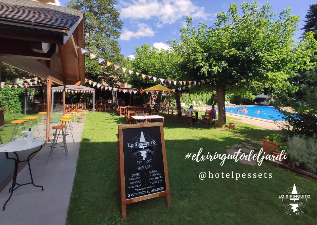 Jardín al aire libre en Hotel Restaurant Pessets & SPA