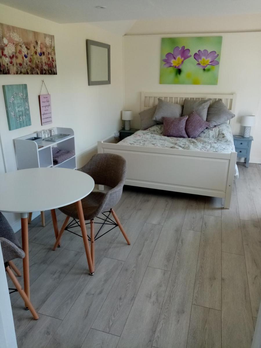 Yew Tree Retreat - Housity
