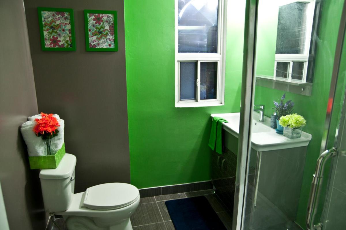 Colour Cube Guest House Toronto Downtown East - Housity