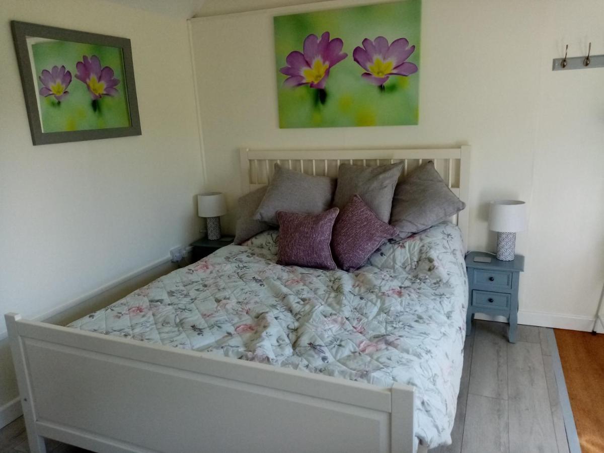 Yew Tree Retreat - Housity