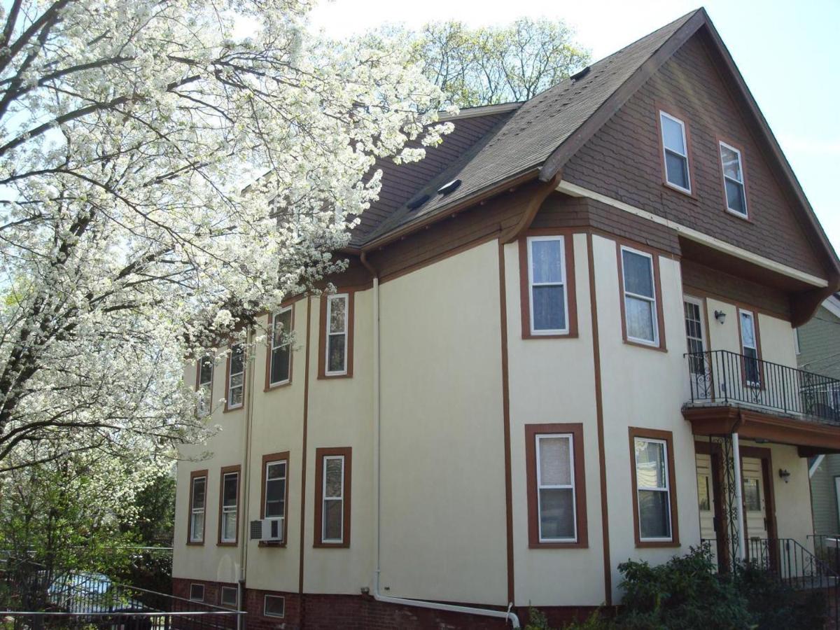 Bowers House Bed and Breakfast - Housity