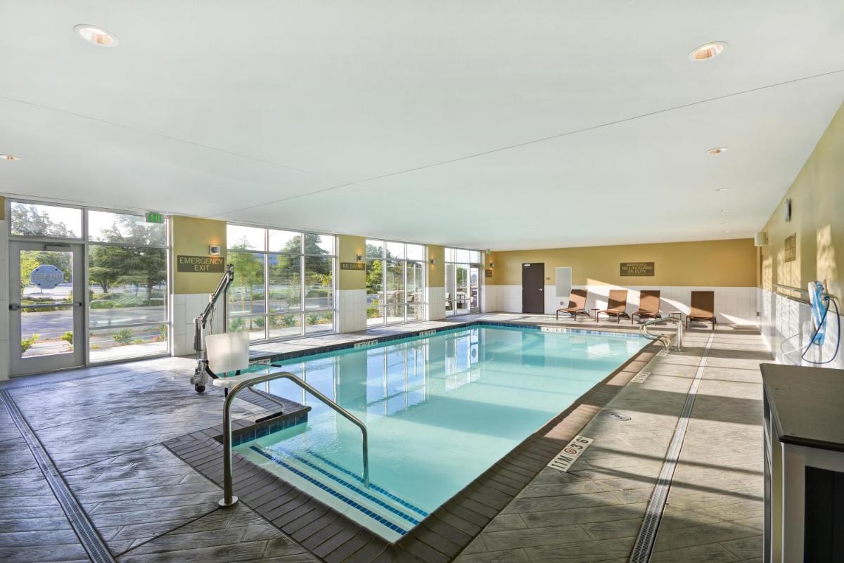 Hyatt Place Fresno - Housity