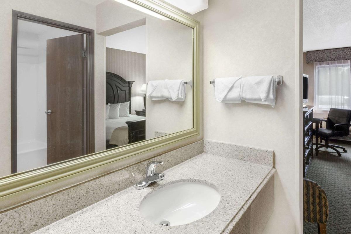 Baymont by Wyndham Bridgeport/Frankenmuth - Housity