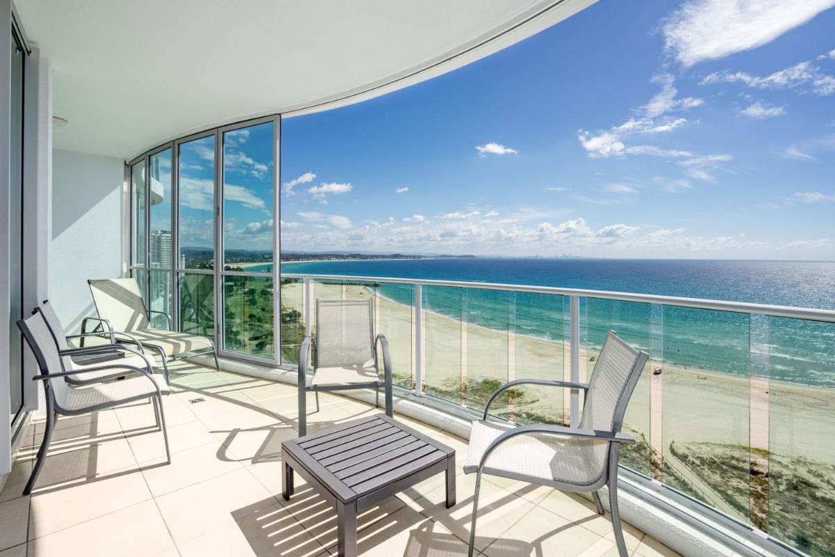 Reflection on the Sea - Housity