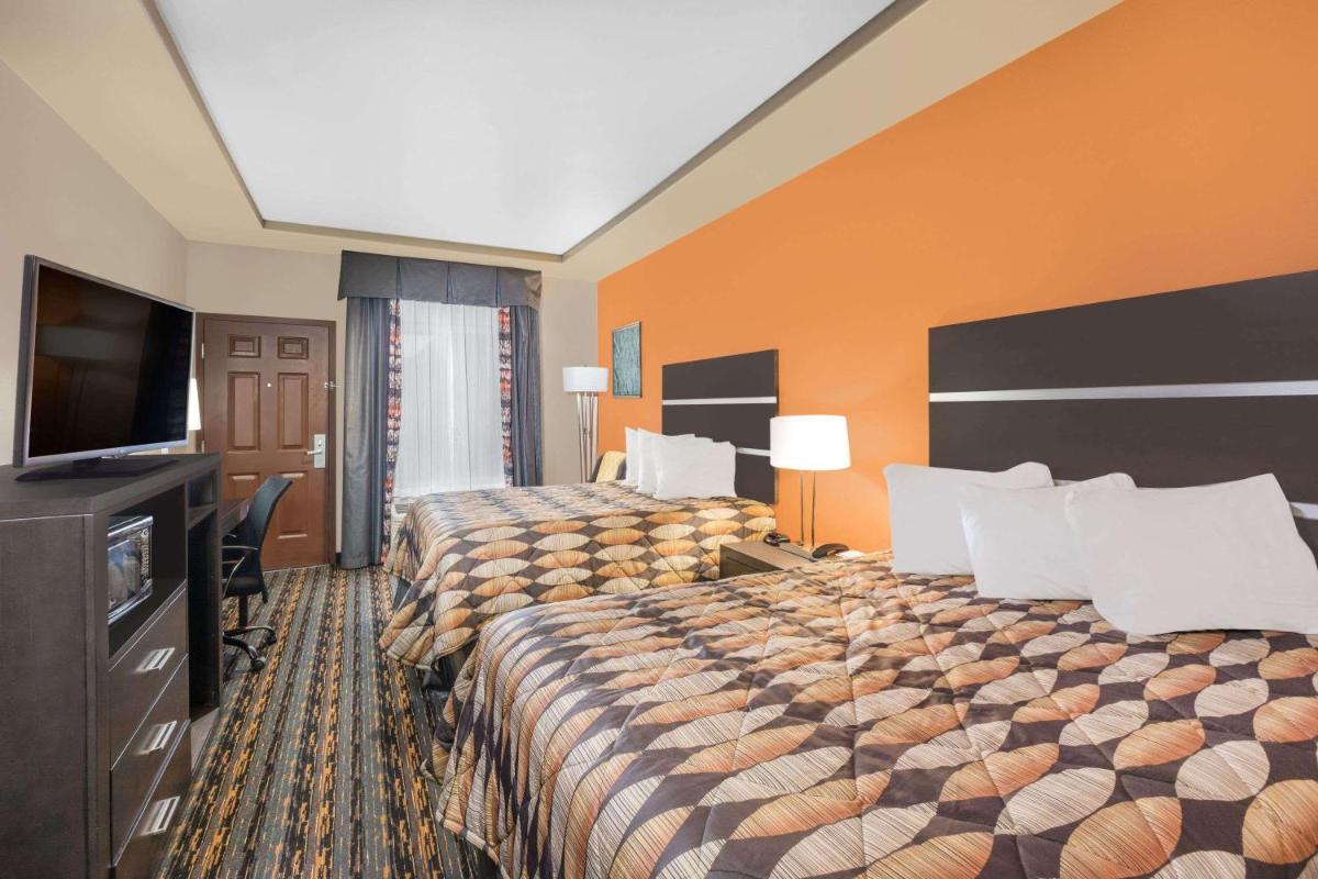 Days Inn by Wyndham Dilley - Housity