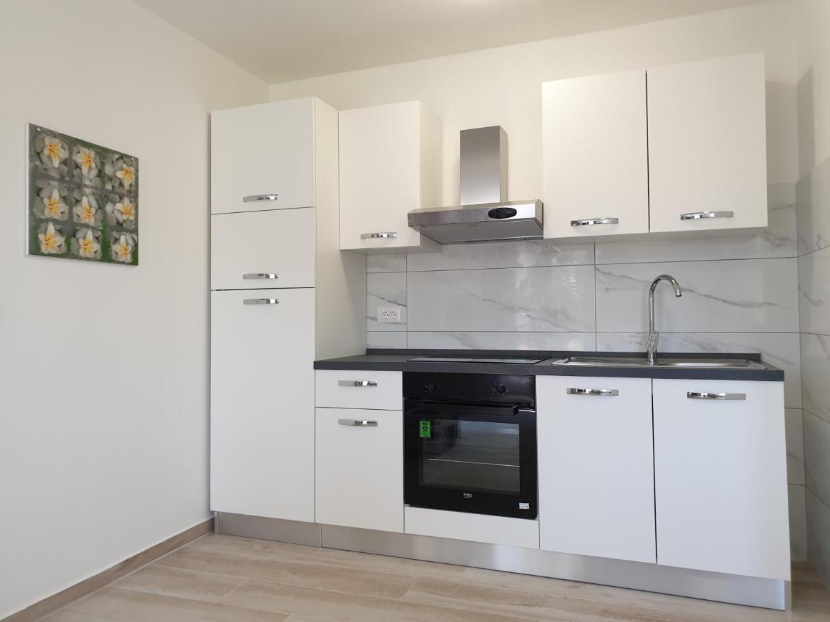 Holiday Apartments Novo Naselje - Housity
