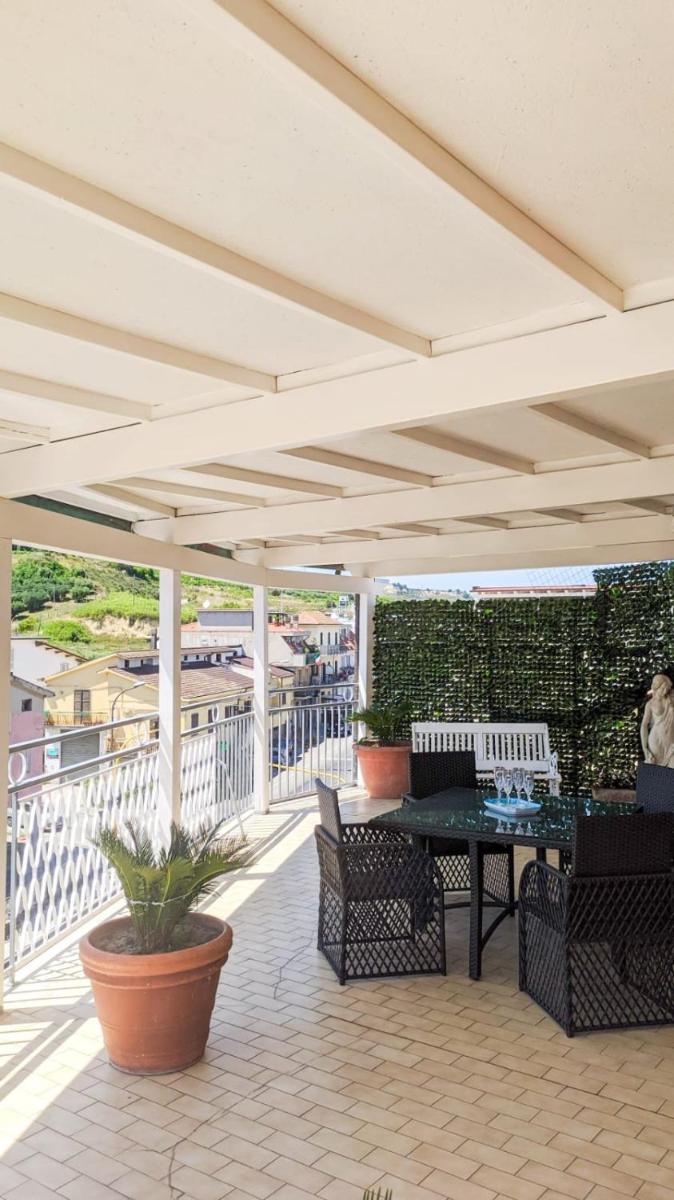 Ampio attico a 5 minuti dal mare - Housity