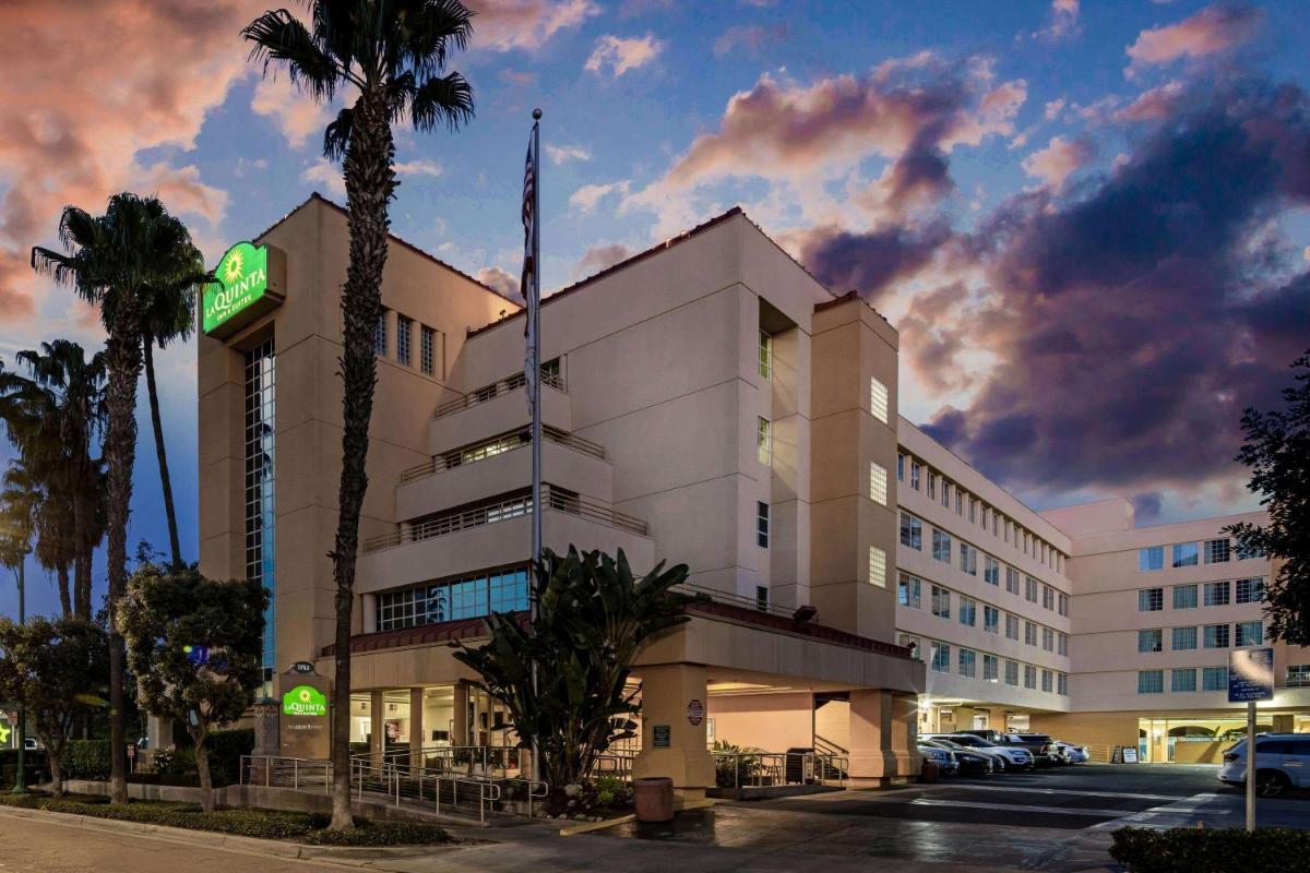 La Quinta by Wyndham Anaheim - Housity