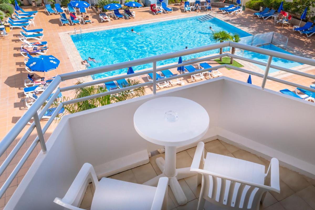 Piscina en o cerca de GHT Oasis Tossa & Spa