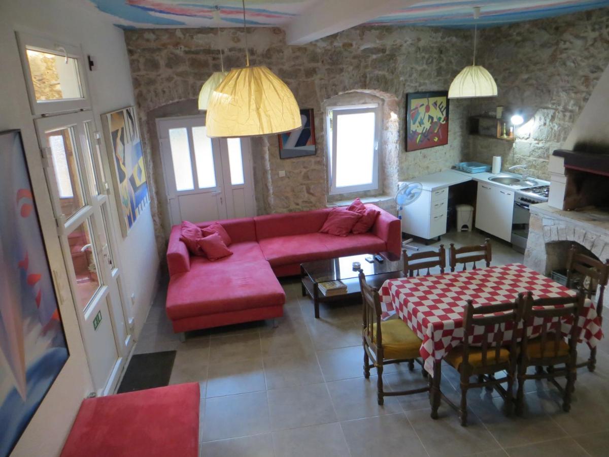 Apartman art atellier Jelsa - Housity