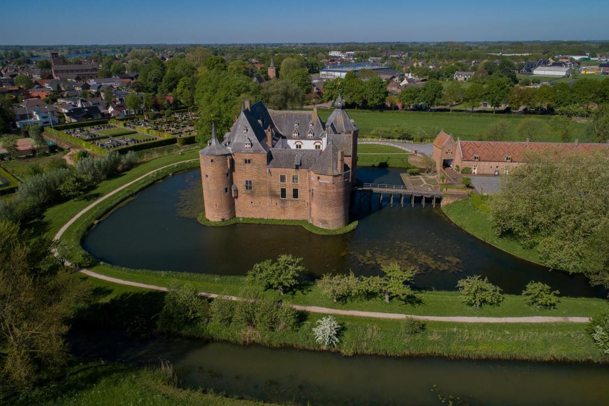 B&B kasteel Ammersoyen - Housity