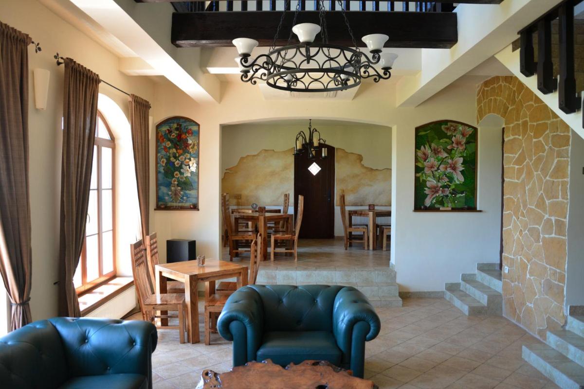Quo Vadis Lounge Bed & Breakfast - Hizvo