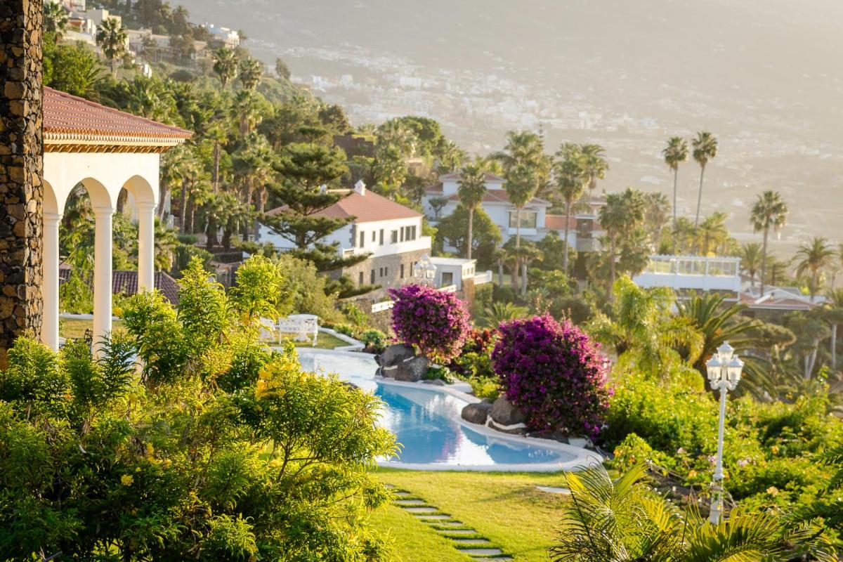 Relaxing villa Heated pool Luxurious views Massage - Housity