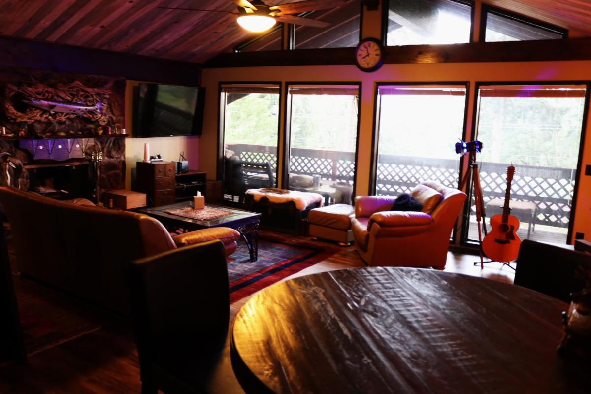 Happy Rock Inn - Housity