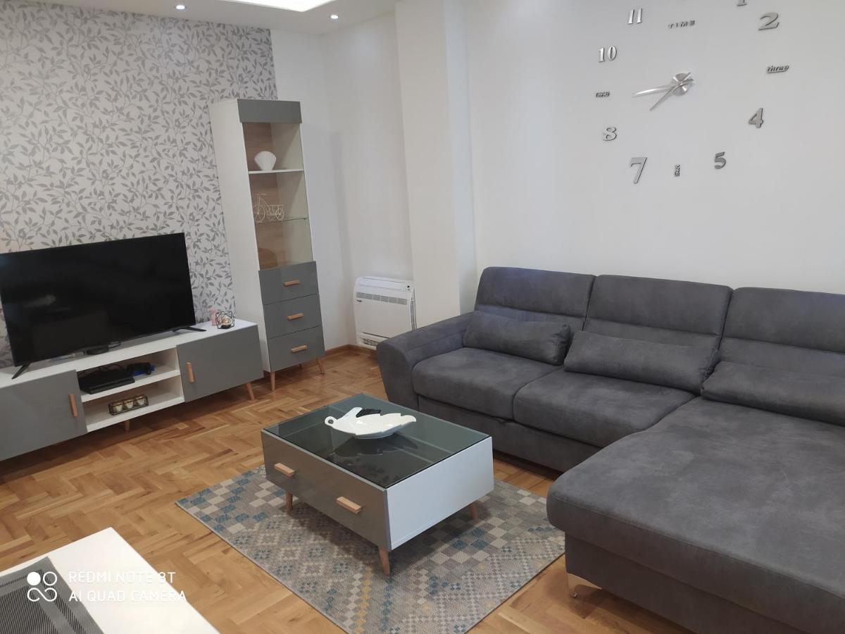 Deluxe apartment Jelena - Housity