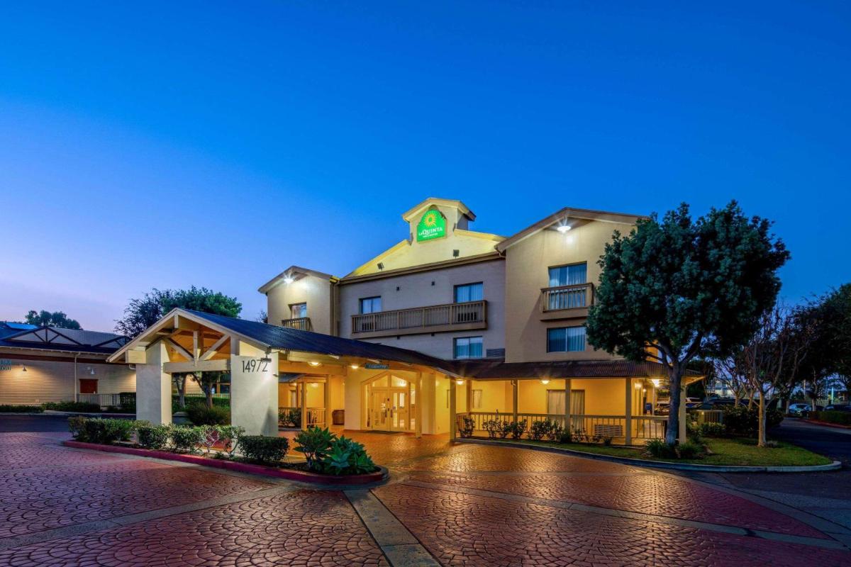 La Quinta Inn & Suites by Wyndham Irvine Spectrum - Housity