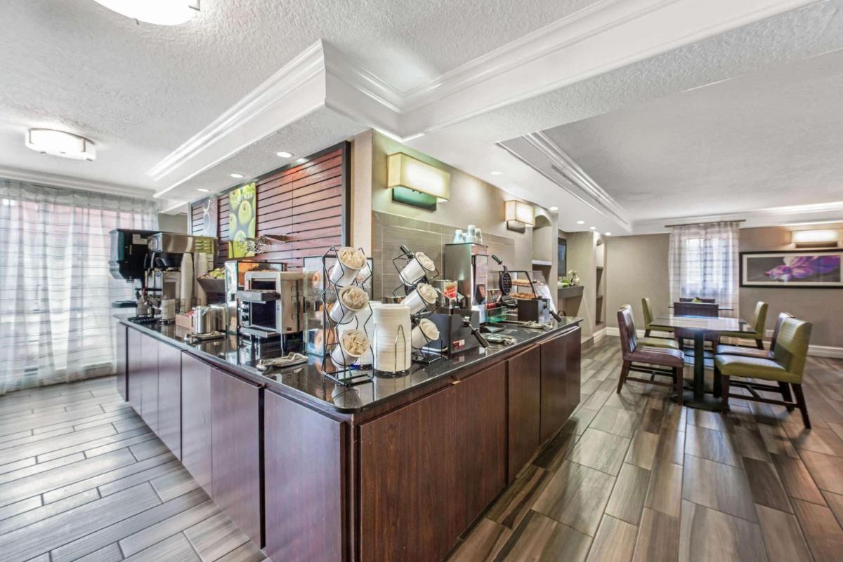 La Quinta Inn by Wyndham Miami Airport North - Housity