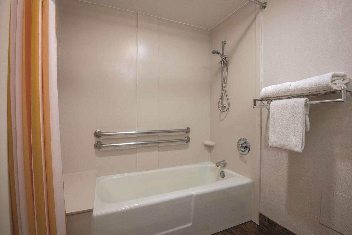 Mountain Valley Inn & Suites - Housity