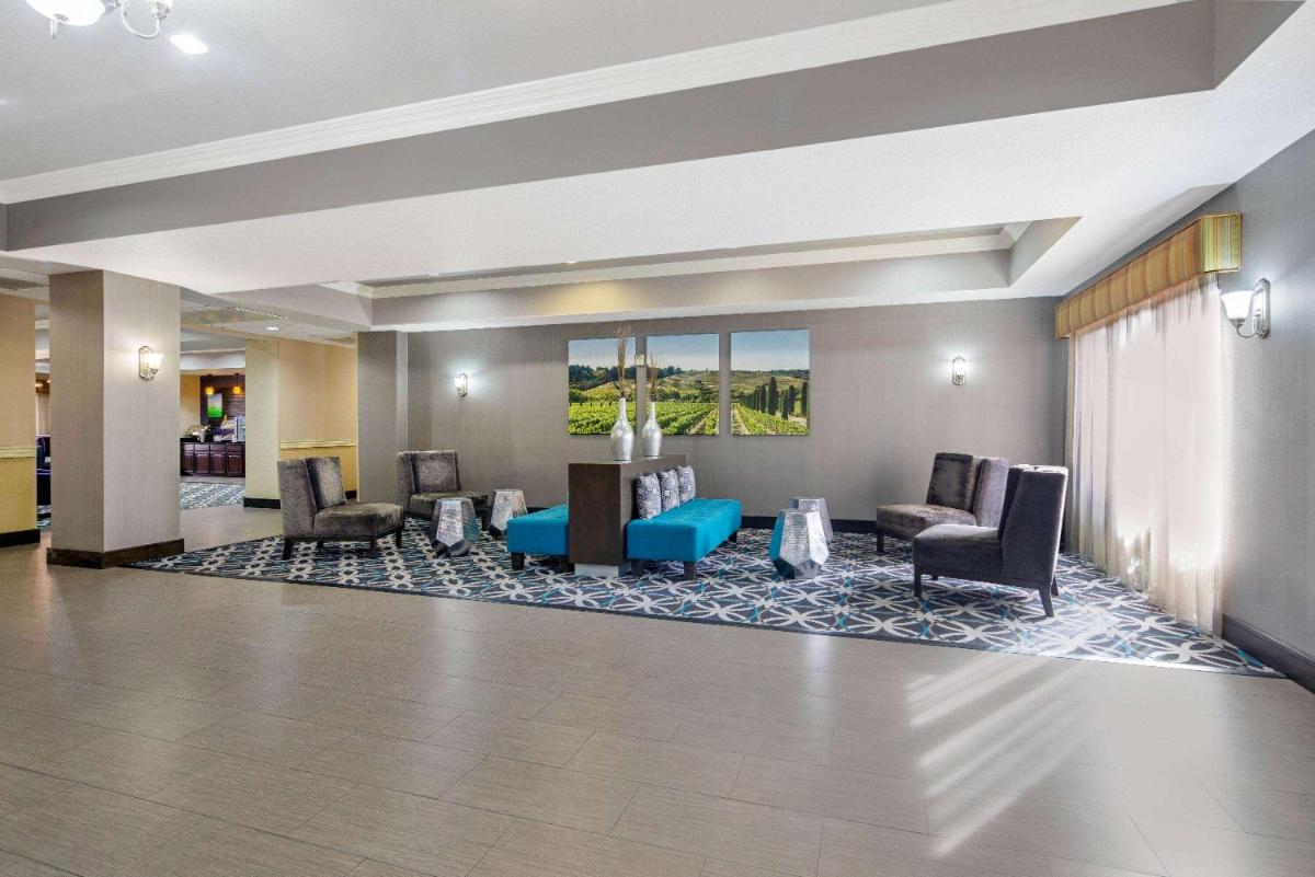 La Quinta by Wyndham Temecula - Housity