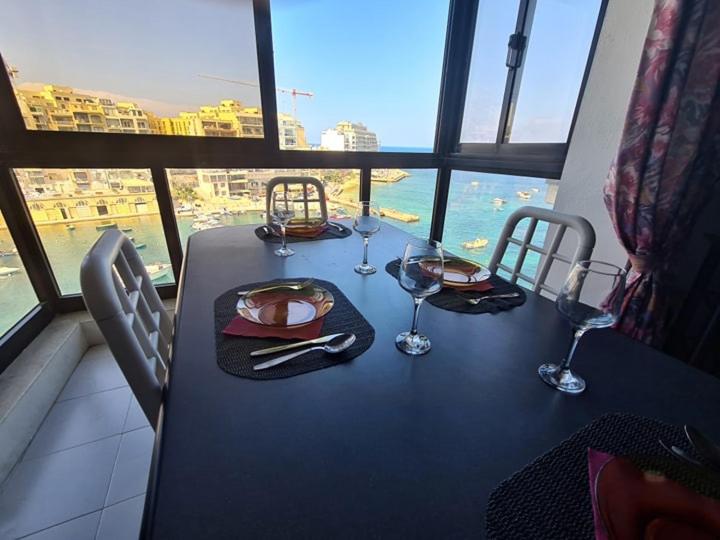 Spinola Bay Sea Front Apt 6 - Housity