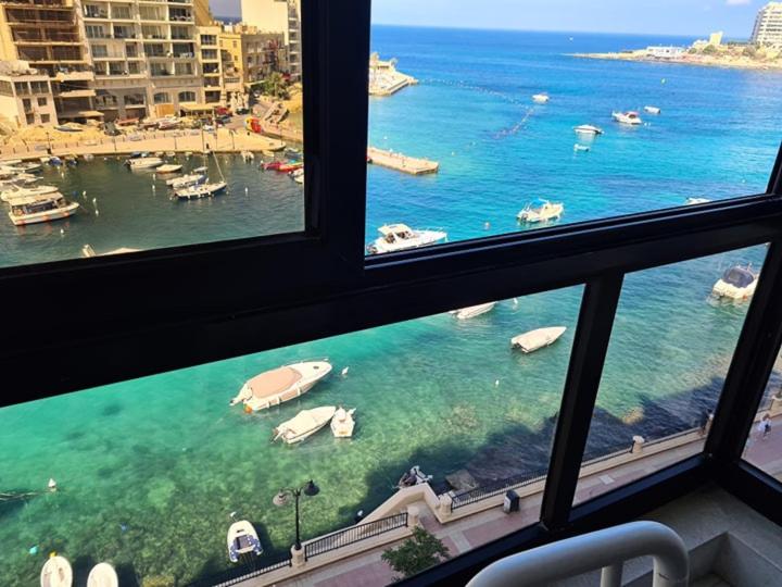 Spinola Bay Sea Front Apt 6 - Housity