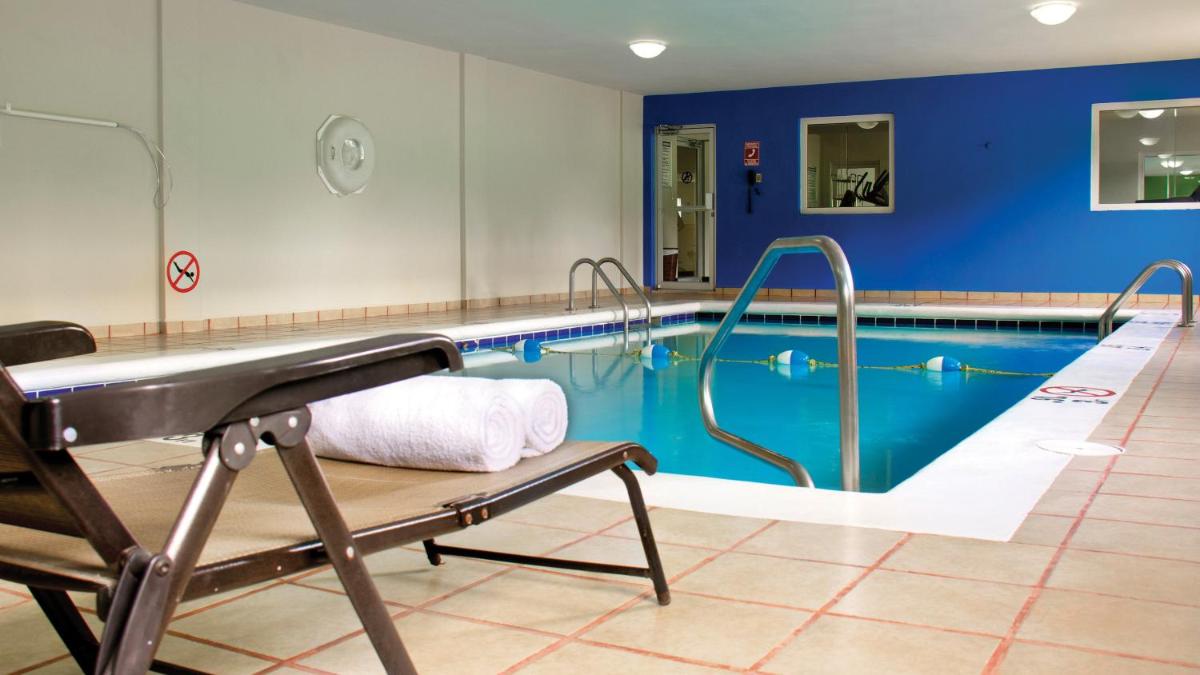 Holiday Inn Express Piedras Negras by IHG - Housity